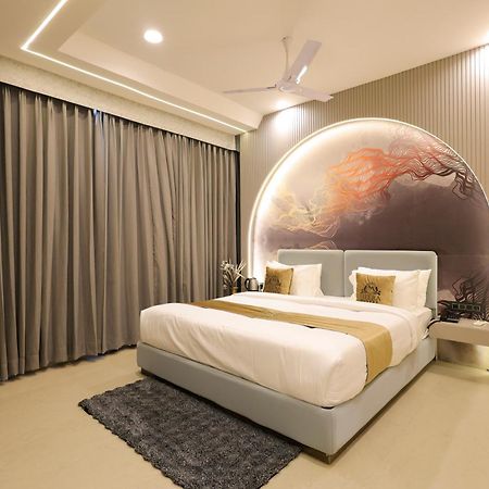 The Meera Hotel Ujjain Buitenkant foto