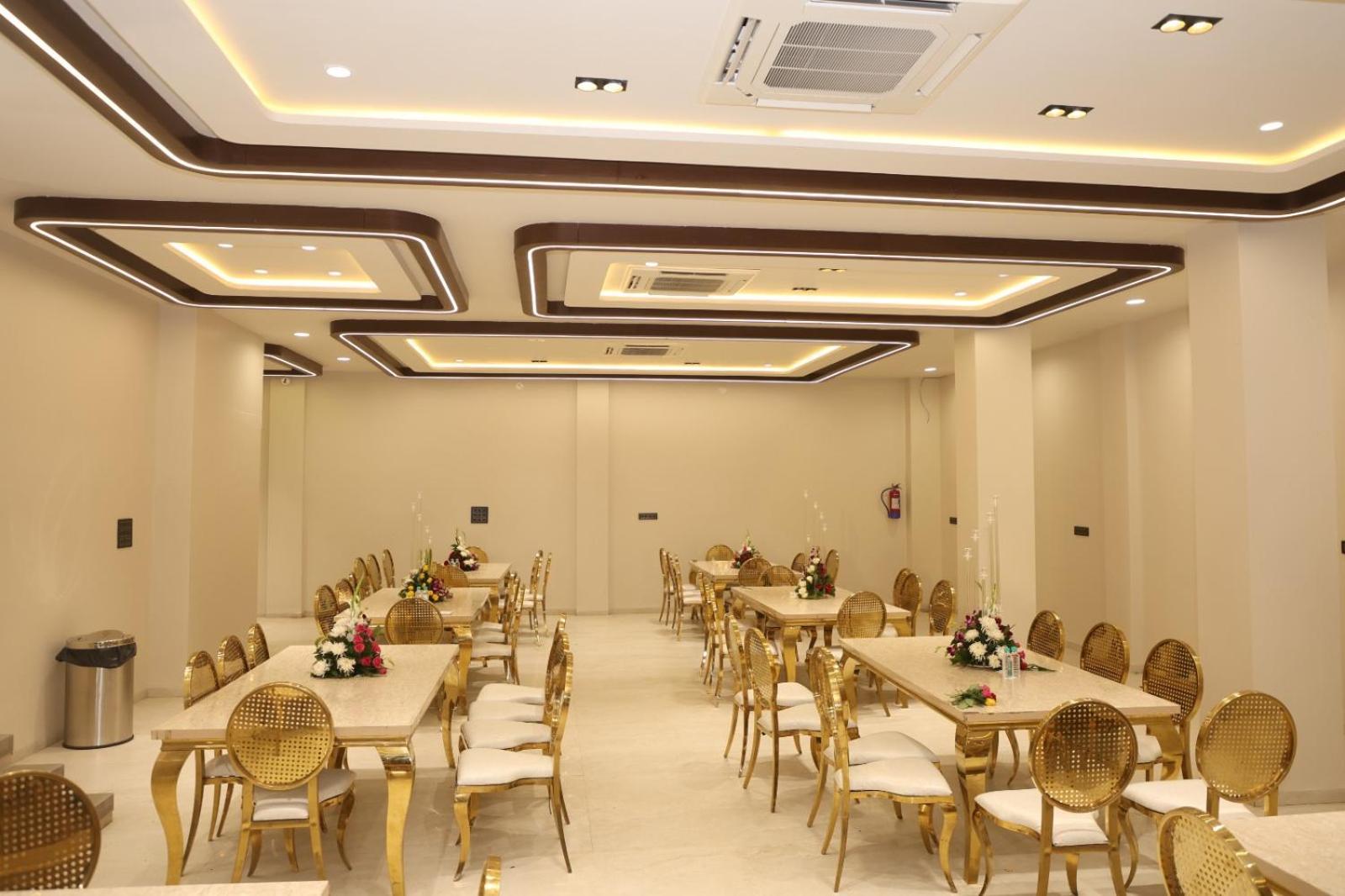The Meera Hotel Ujjain Buitenkant foto