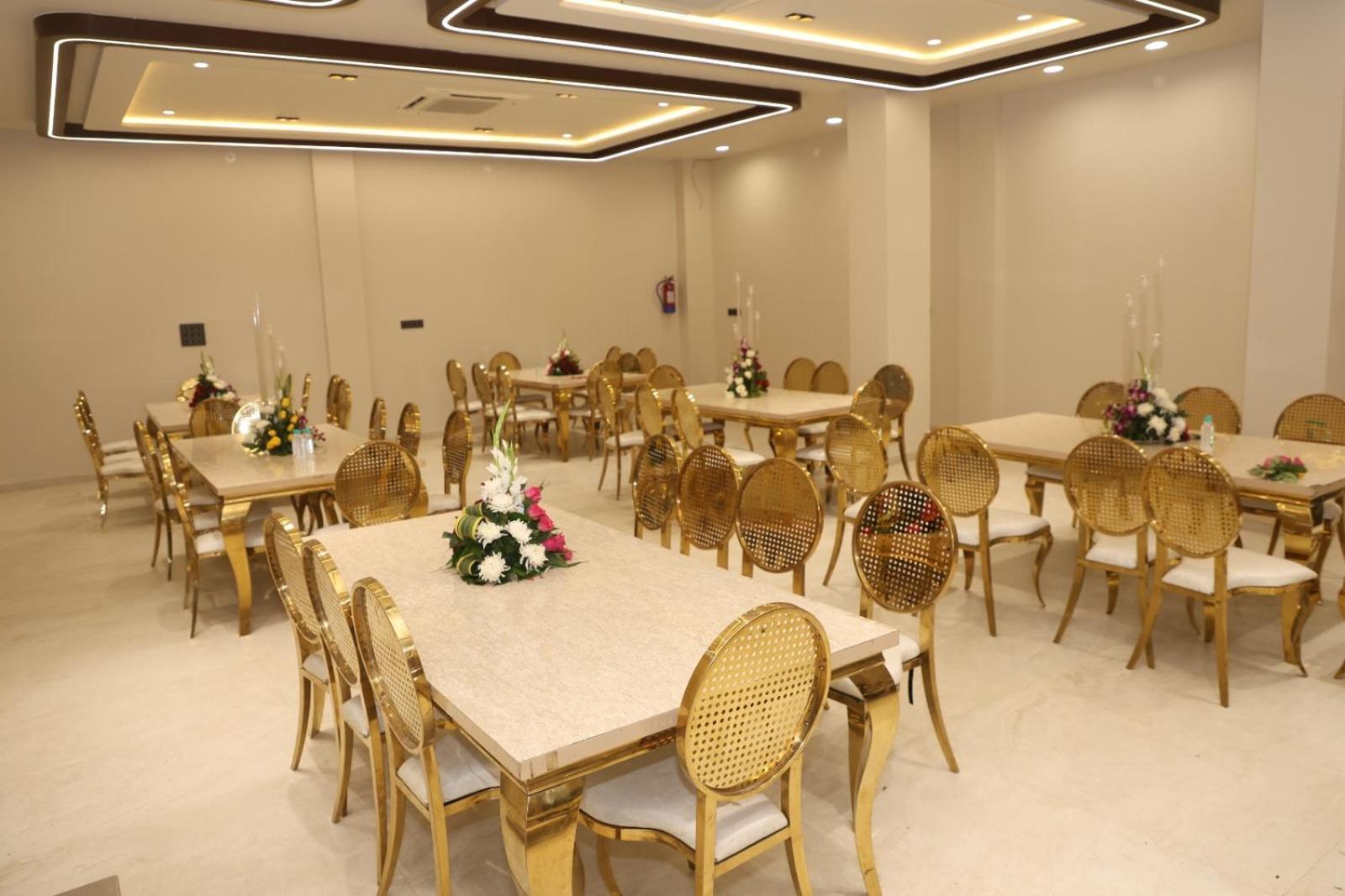 The Meera Hotel Ujjain Buitenkant foto