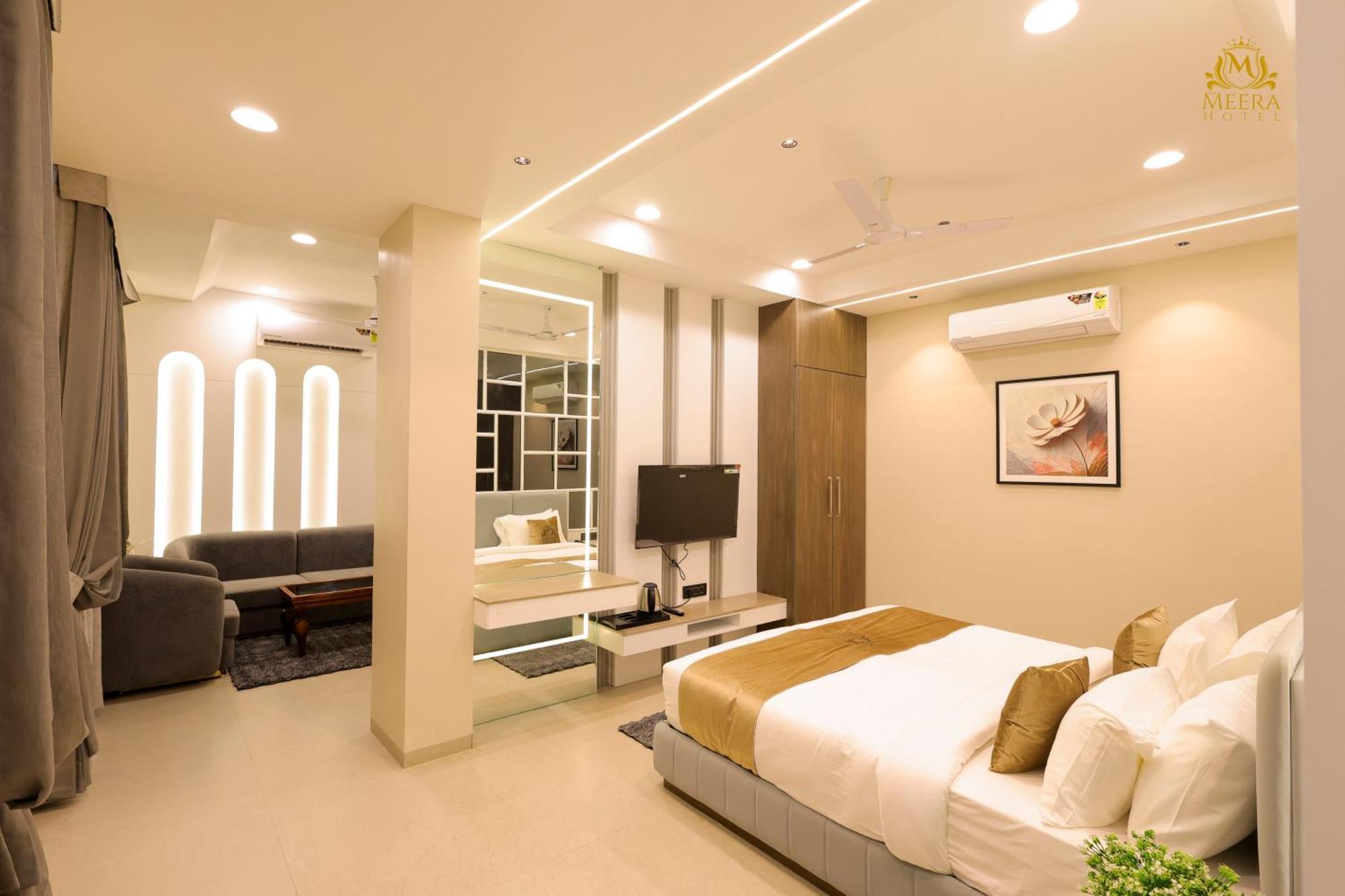 The Meera Hotel Ujjain Buitenkant foto