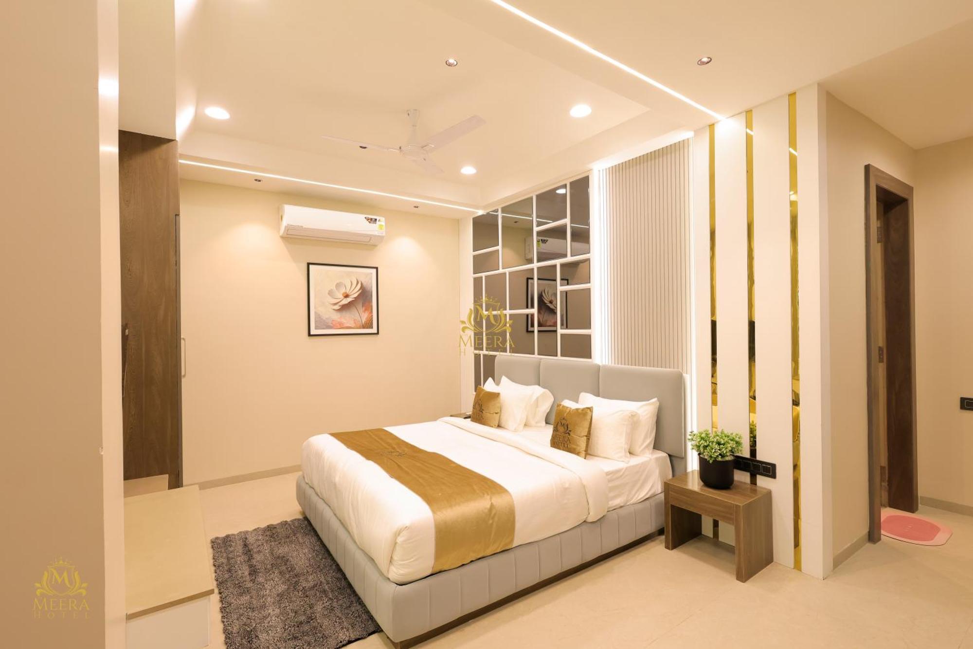 The Meera Hotel Ujjain Buitenkant foto