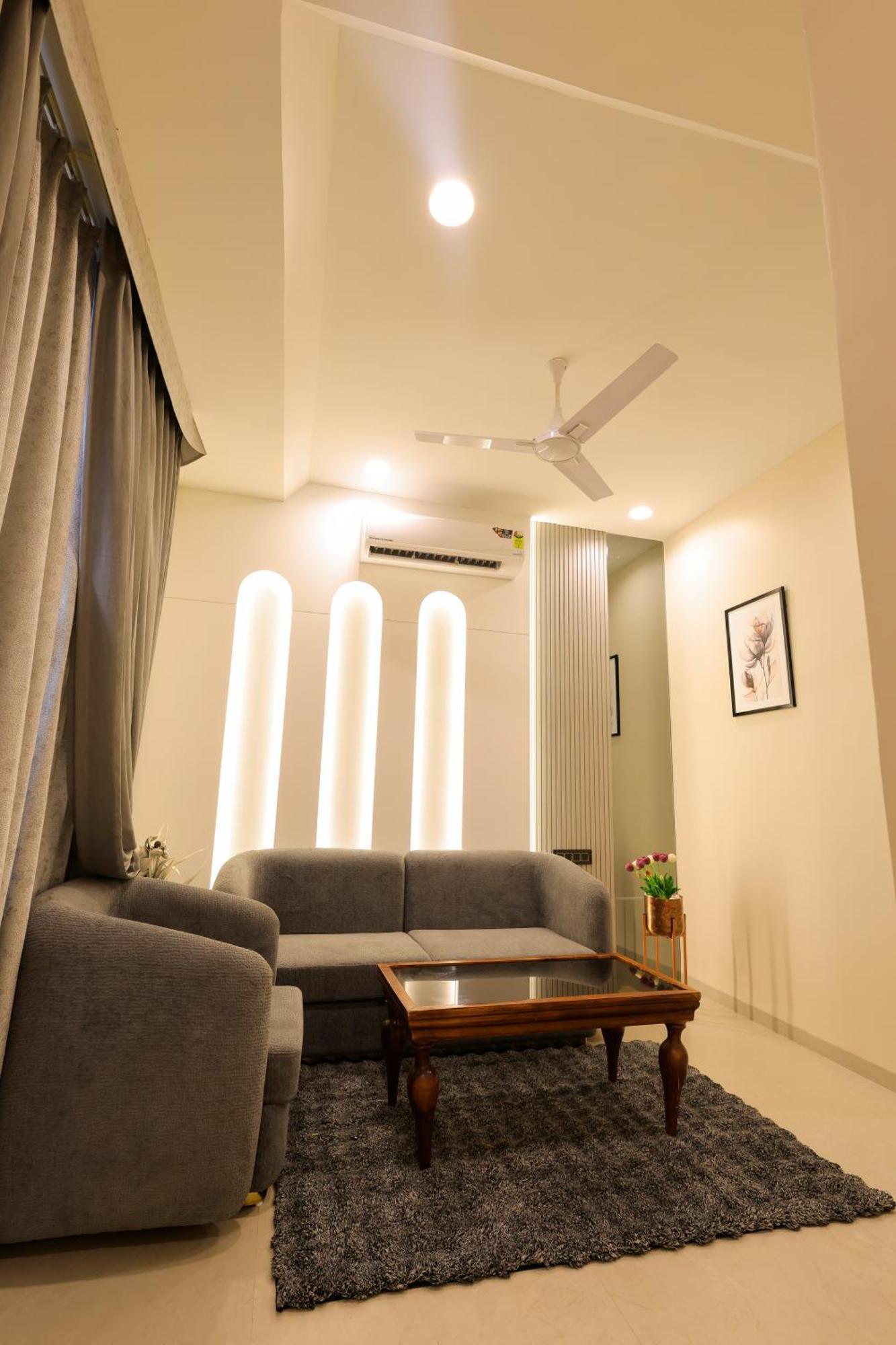 The Meera Hotel Ujjain Buitenkant foto