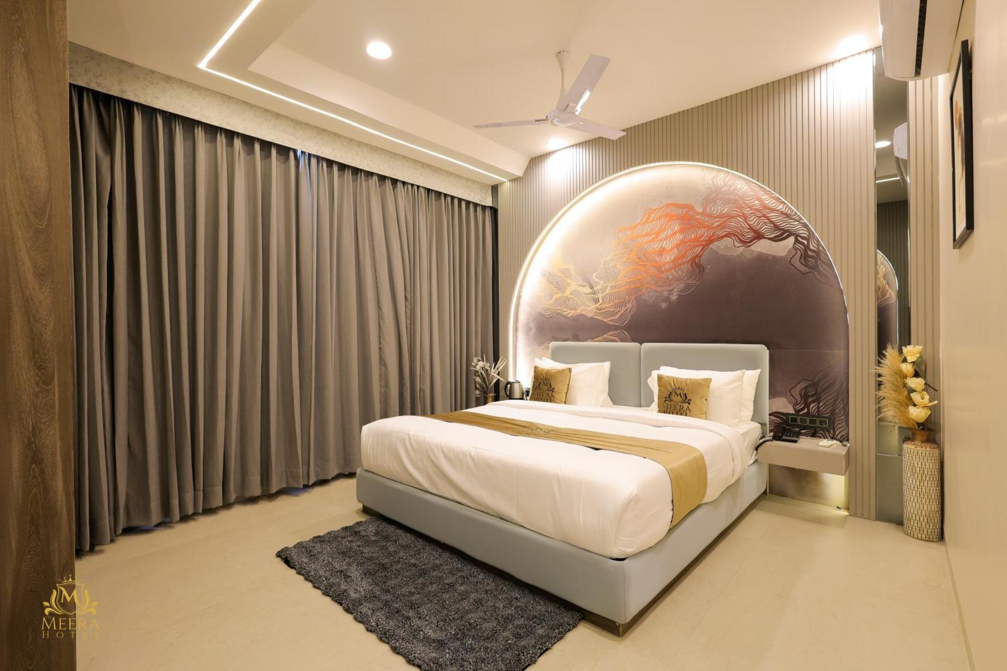 The Meera Hotel Ujjain Buitenkant foto